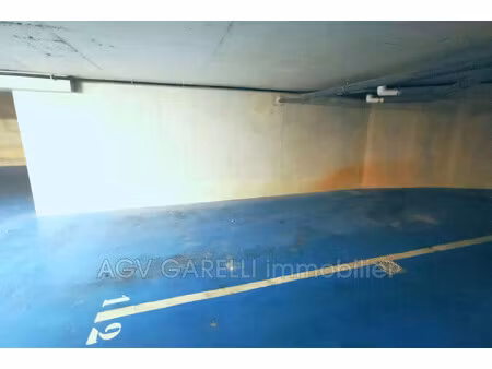 location parking hyeres 83400