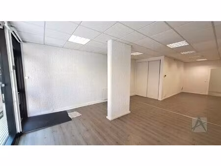 location commerce 3 pièces 69 m² à chambéry (73000)