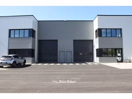 a vendre ou à louer - locaux d'activités équipés de panneaux photovoltaïques - pierre-béni