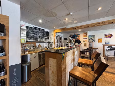 murs commercialux dans le centre de lit et mixe