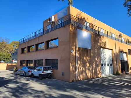 location local commercial 427m2 six-fours-les-plages 83140 - 5833 € - surface privée