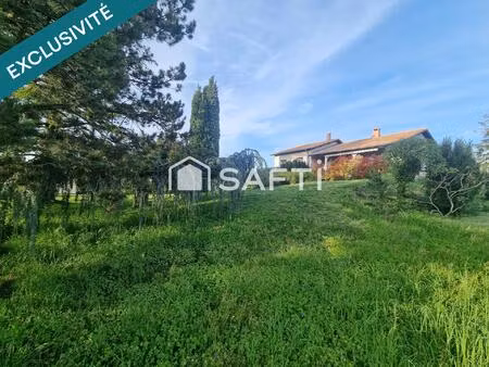 maison de construction traditionnelle sur un magnifique parc arboré !