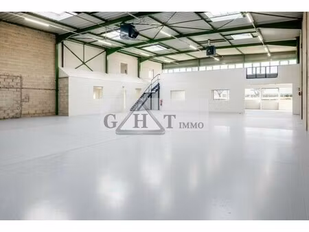 location local commercial