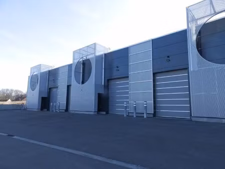 atelier de 180 m² à louer