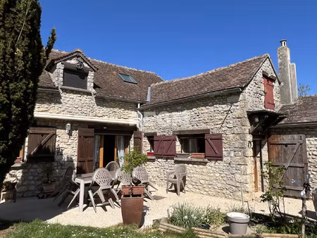 maison en pierre avec vie de plain-pied et grange