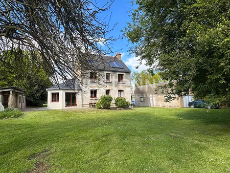 maison en pierres avec 3000 m² de terrain à limerzel - dépendance - au calme - pas de vois