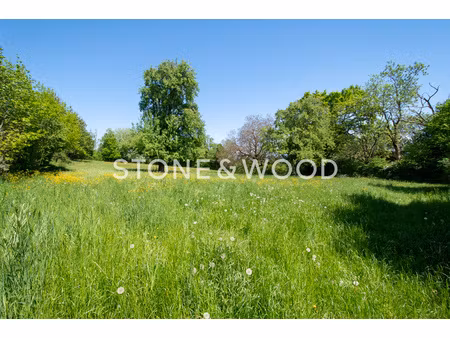 sublime terrain d'environ 4'200 m2 avec 714 m2 constructible