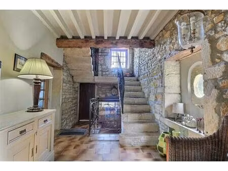 vaste maison en pierre