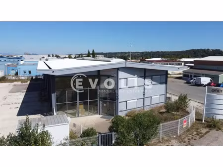 1 000 m² de locaux tertiaire