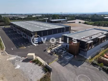 2 022 m² de locaux d'activités