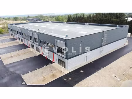 1 236 m² de locaux d'activités à louer