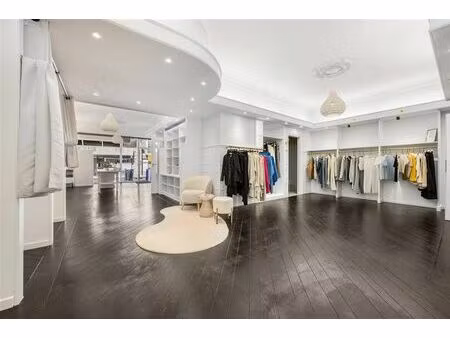 surface commerciale à vendre à onze-lieve-vrouwstraat 8 beringen (rbt16064)