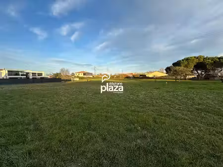 exclusivité plaza - roques - terrain plat borné et viabilisé - 1130m2