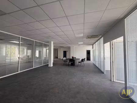 location commerce 191 m² à saint-médard-en-jalles (33160)