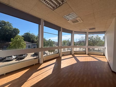 location commerce 69 m² à saint-médard-en-jalles (33160)