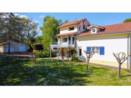 maison de campagne avec airial geaune