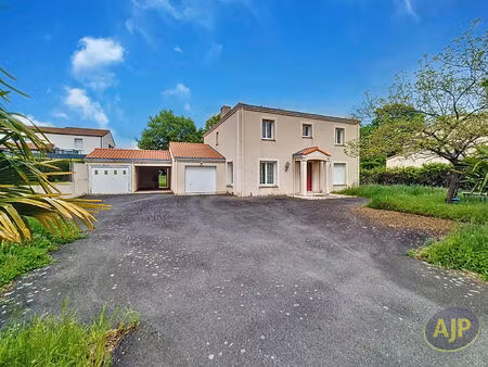 maison montaigu vendee 8 pièce(s) 191 m2