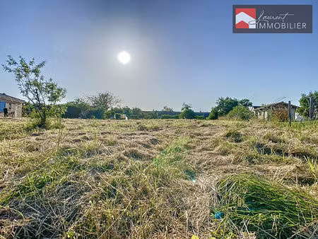 a vendre à l' abergement de cuisery : terrain à bâtir 1044 m2