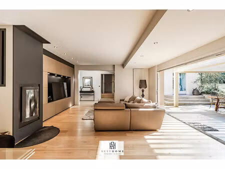 très belle maison avec piscine proche du centre ville de saint-didier-au-mont-d'or