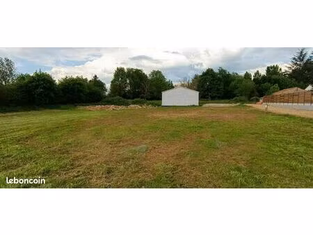 terrain constructible viabilisé 1200m2