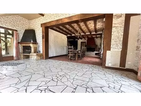 a la lisière du parc du château de chambord