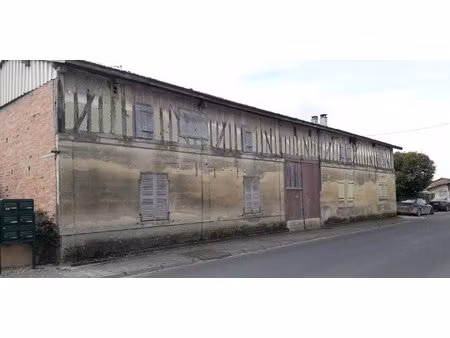 2 appartements separes pour cette grande maison