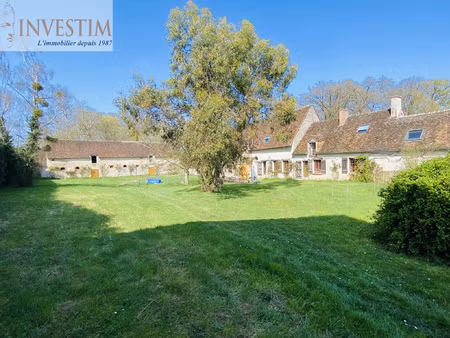 10 kms sud vendome : corps de ferme avec nombreuses dépendan