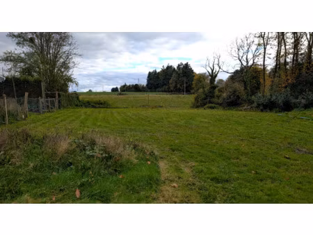 terrain située dans la campagne de la frenaye