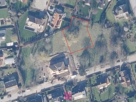 un terrain à bâtir ( 1.265 m² ) idéalement situé pour la ...