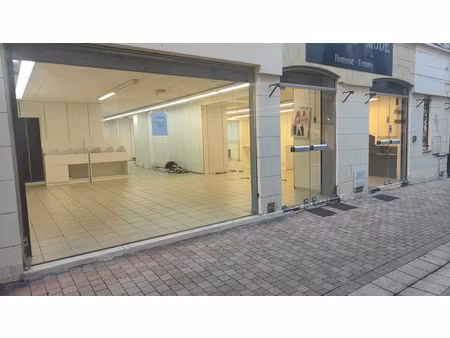 location locaux professionnels 4 pièces 220 m² à bergerac (24100)  1 450 €