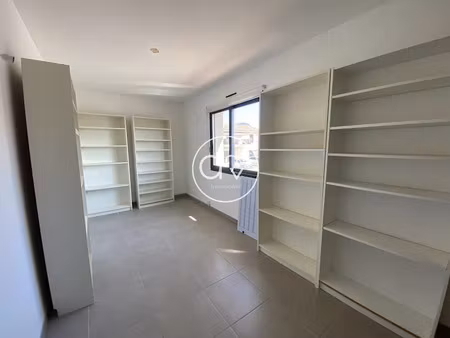 location locaux professionnels 0 pièces 70.39 m² à sanary-sur-mer (83110)  1 150 €