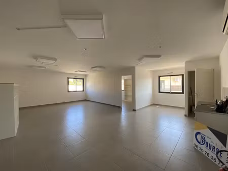location locaux professionnels 70.39 m² à sanary-sur-mer (83110)  1 150 €