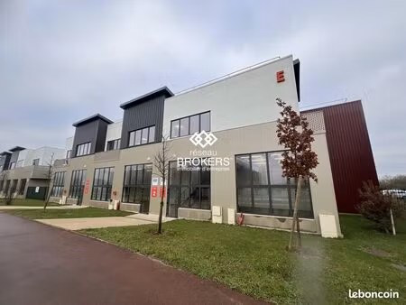 local 873 m² saint-pierre-du-perray