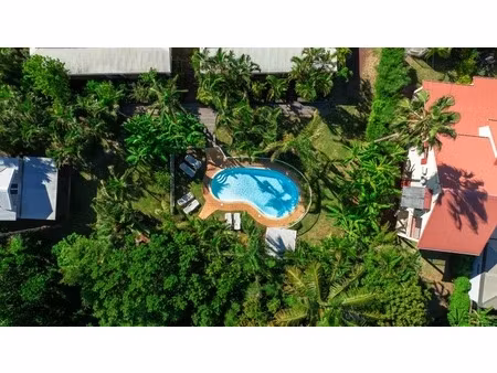 magnifique propriété avec une villa  un studio et 6 bungalows à vendre la riviere (974)