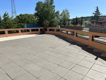 local commercial de 268 m2 a aix en provence