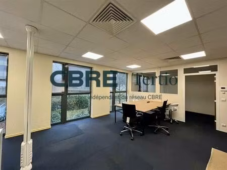 location bureau tours 64 m²