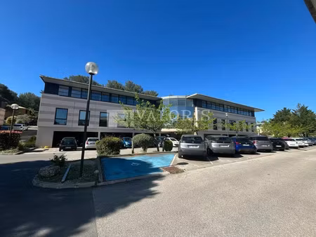 location bureau 286 m² à aix-en-provence (13290)