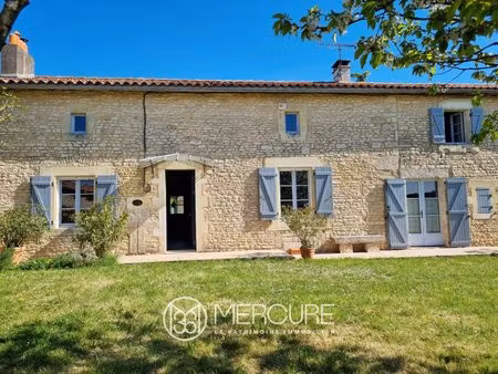 maison de village à linazay