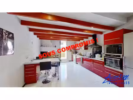 vaste maison chaleureuse