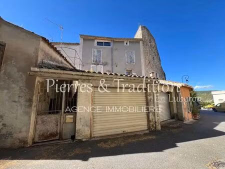 provence  céreste-en-luberon   belle maison de village avec terrasse  dépendances et garag