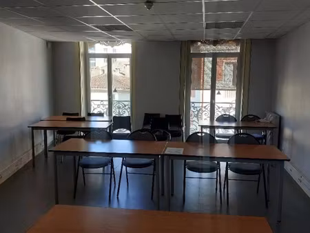 location locaux professionnels 300 m² à mazamet (81200)  nan €