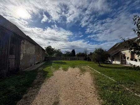 ensemble en pierre de 3 bâtiments sur un terrain de 927m²  maison principale  studio et gr