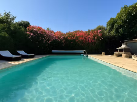 sainte-anastasie maison 8 pièces 217m2 avec piscine