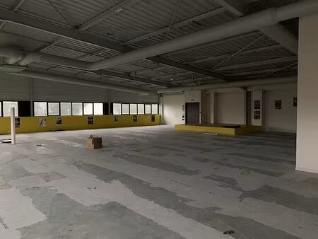 location commerce landerneau 755 m²