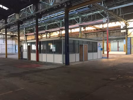 entrepot + bureaux thaint