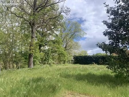 terrain 709 m² guereins