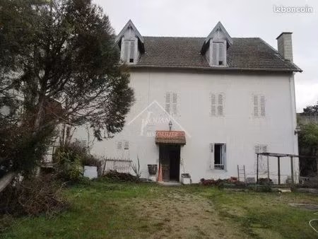 immeuble 20 pièces 390 m²