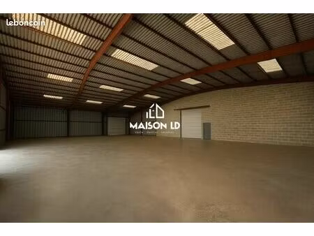 local d'activité 1 500 m²