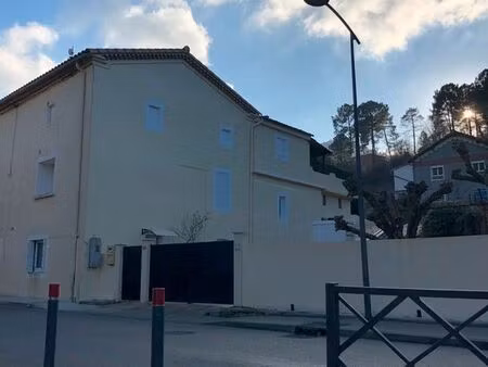 maison composée de 3 appartements sur 4100 m2