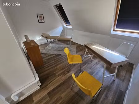 salles de 13 & 15 m² à louer dans un centre pluridisciplinaire